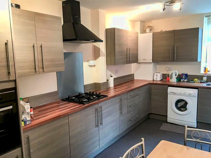 5 Bedroom House To Rent In Whitby Road, Fallowfield, M14