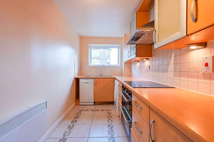 2 Bedroom Flat To Rent In Wightman Road, Turnpike Lane, London, N8