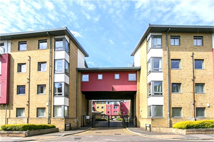 1 Bedroom Flat To Rent In Crown Close, Wood Green, N22