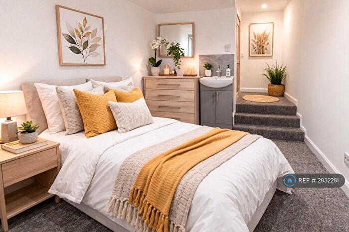 6 Bedroom Terraced House To Rent In Grange Avenue, Reading, RG6