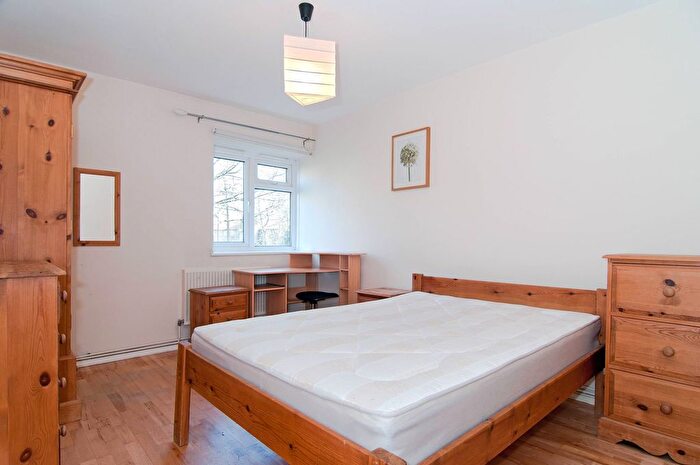 4 Bedroom Flat To Rent In Chobham Gardens, London, SW19