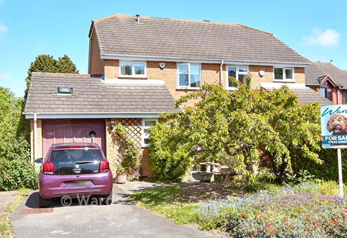 3 Bedroom Semi-Detached House For Sale In Willowside, Snodland, Kent, ME6