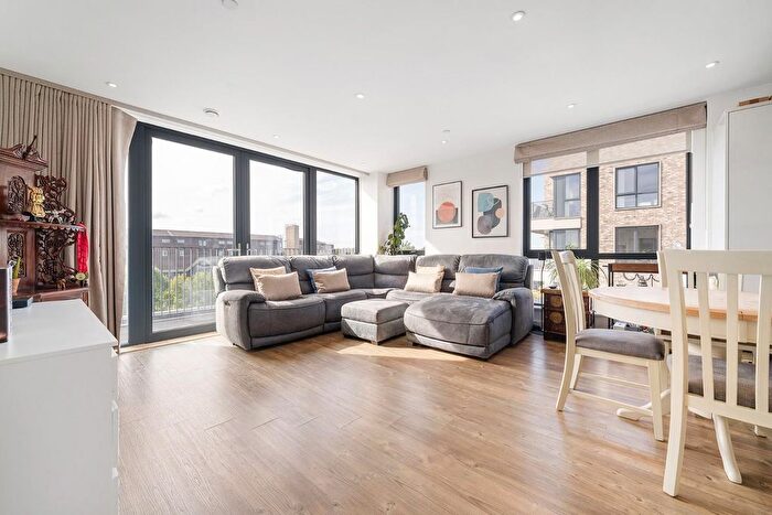 2 Bedroom Flat For Sale In Coal Lane, SW9