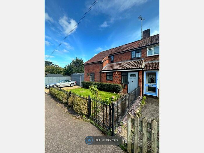 3 Bedroom Semi-Detached House To Rent In The Crescent, Welwyn, AL6