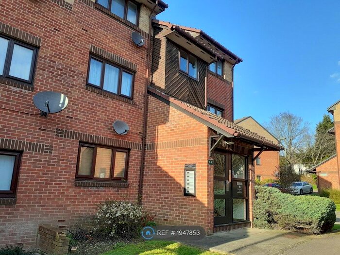 1 Bedroom Flat To Rent In Pavilion Way, Edgware, HA8