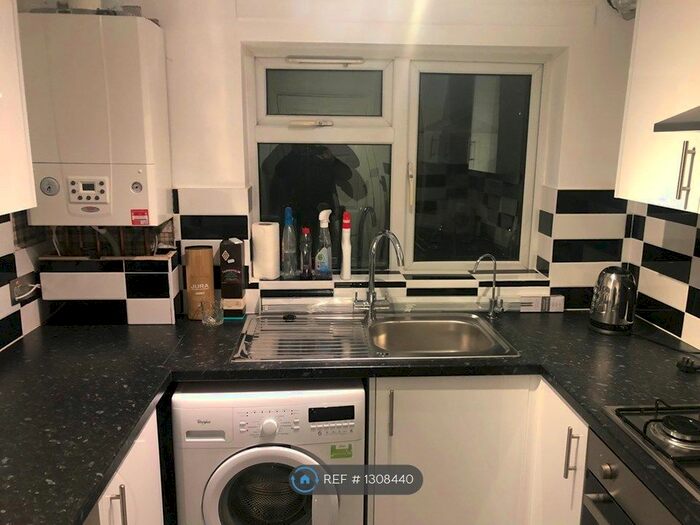 2 Bedroom Flat To Rent In Shorts Way, Rochester, ME1