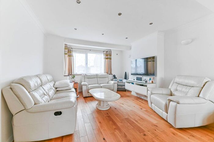 4 Bedroom Property For Sale In Chilmark Road, Streatham Vale, London, SW16
