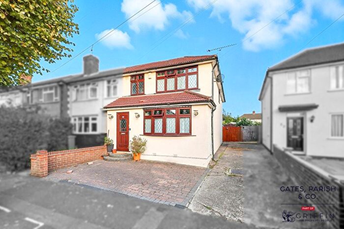 4 Bedroom Semi-Detached House For Sale In Benhurst Avenue, Hornchurch, RM12