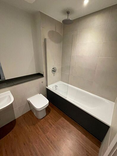 2 Bedroom Apartment To Rent In Victoria Road, Leeds, West Yorkshire, LS6