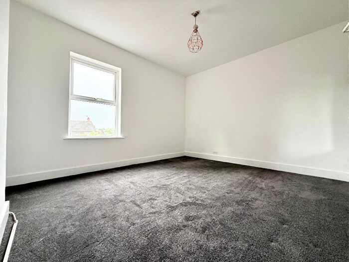 2 Bedroom End Of Terrace House To Rent In Butlin Road, Luton, LU1