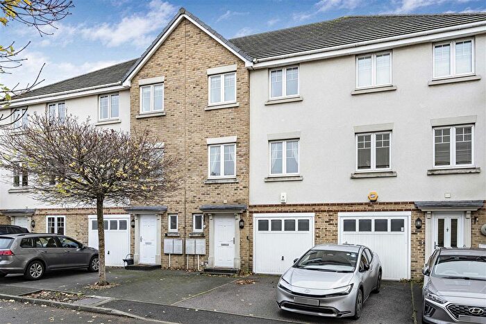 5 Bedroom Property For Sale In Kingsquarter, Oldfield, Maidenhead, SL6