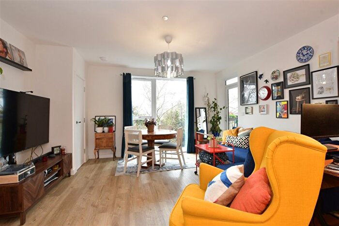 1 Bedroom Flat For Sale In Academy Way, Loughton, Essex, IG10