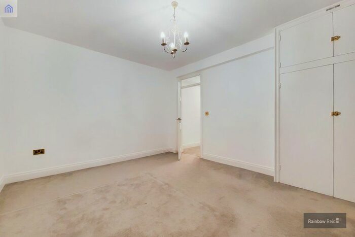 1 Bedroom Flat To Rent In Hatherley Court, London, W2