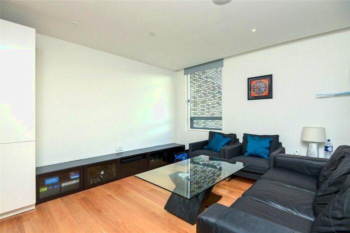 2 Bedroom Flat To Rent In London Square, Putney, SW15