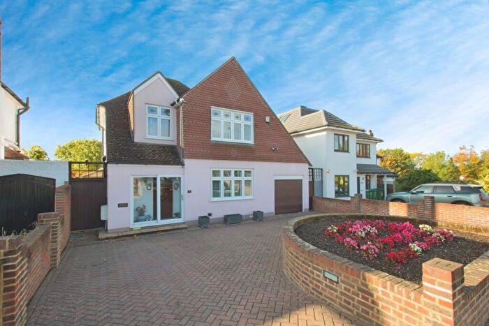 3 Bedroom Detached House For Sale In Bean Road, Bexleyheath, DA6