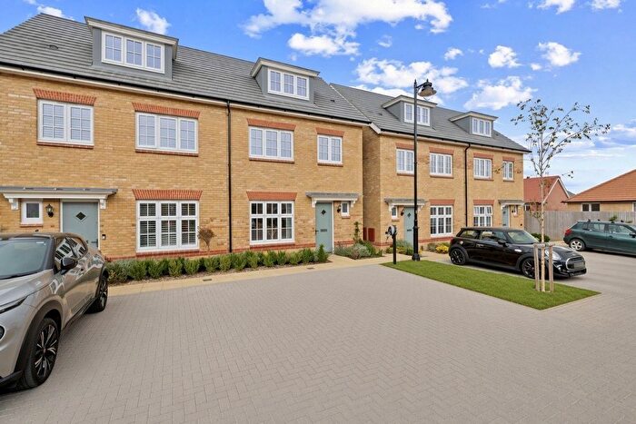 3 Bedroom Semi-Detached House For Sale In Hackett Way, Chichester, PO19
