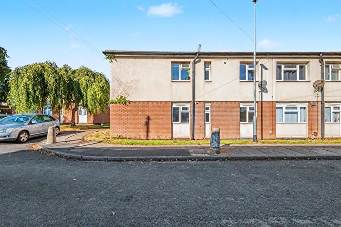 2 Bedroom Flat For Sale In Heddon Grove, Bradford, BD5