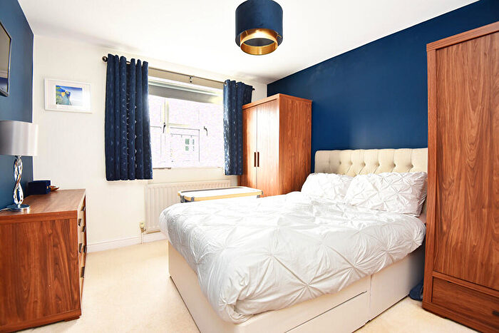 3 Bedroom Semi-Detached House For Sale In Wharfedale Avenue, Harrogate, HG2