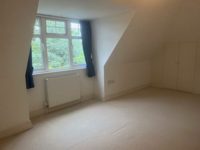1 Bedroom Apartment To Rent In Gales Drive, Crawley, RH10