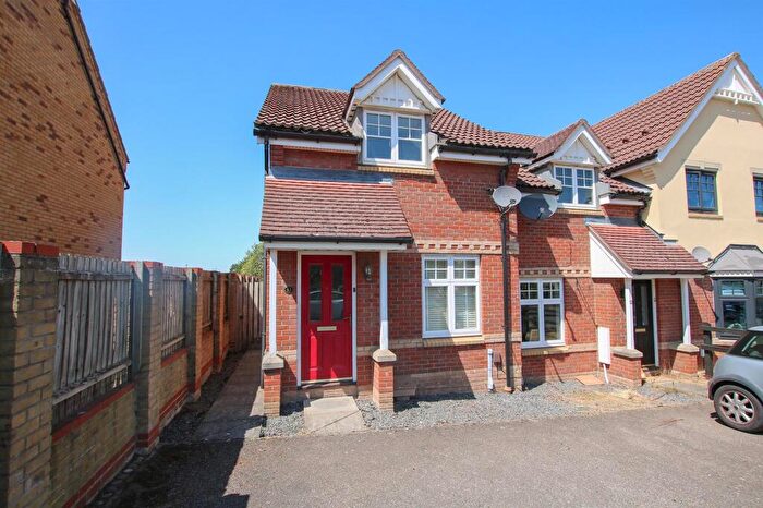 2 Bedroom Link Detached House For Sale In Heasman Close, Newmarket, CB8