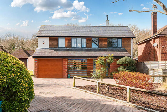 4 Bedroom Detached House For Sale In Gatesden Road, Fetcham, KT22