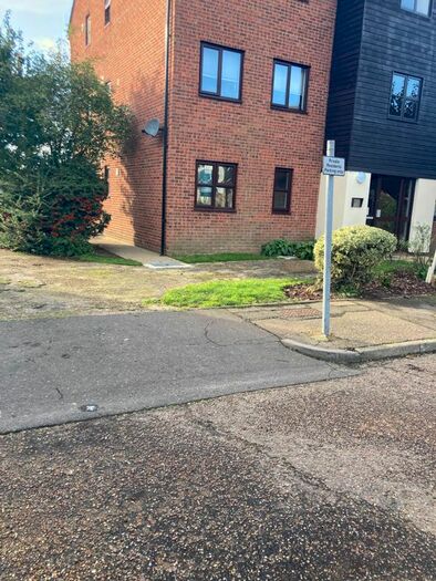 Studio To Rent In Herongate, Shoeburyness, SS3