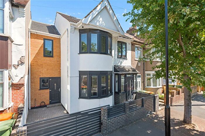 5 Bedroom Terraced House For Sale In Park Avenue, London, E6