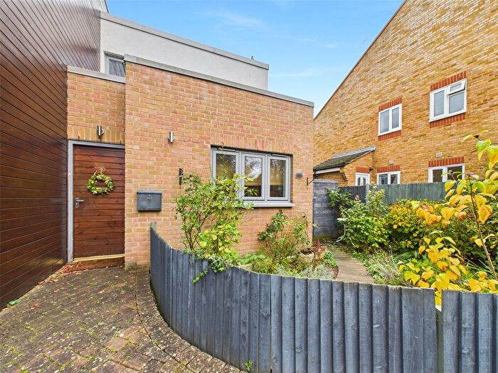 2 Bedroom Flat To Rent In Norwood Close, Twickenham, TW2