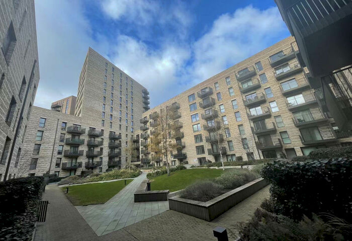 2 Bedroom Apartment To Rent In Kingfisher Heights, London, E16