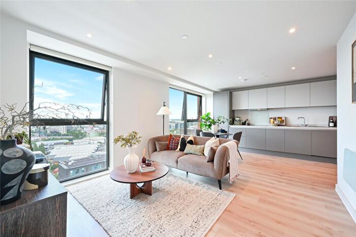 2 Bedroom Apartment To Rent In Talbot Road, Manchester, M16