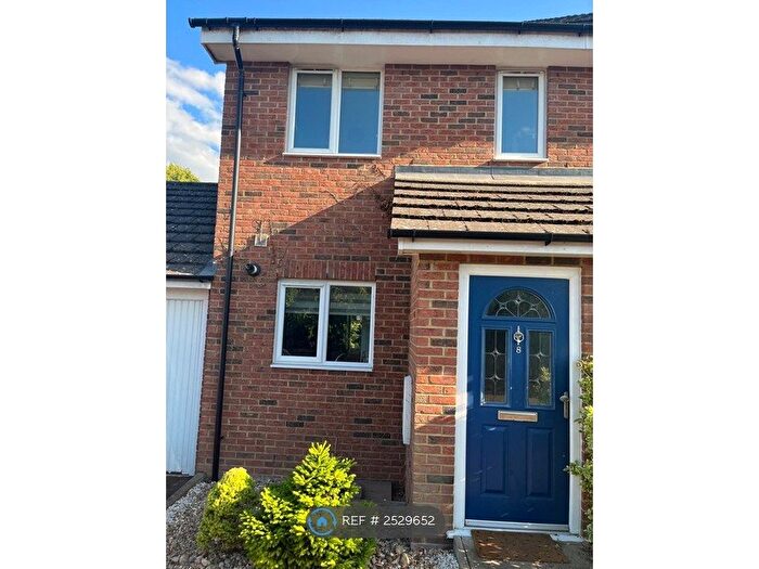 3 Bedroom Semi-Detached House To Rent In Cullen Close, Luton, LU3