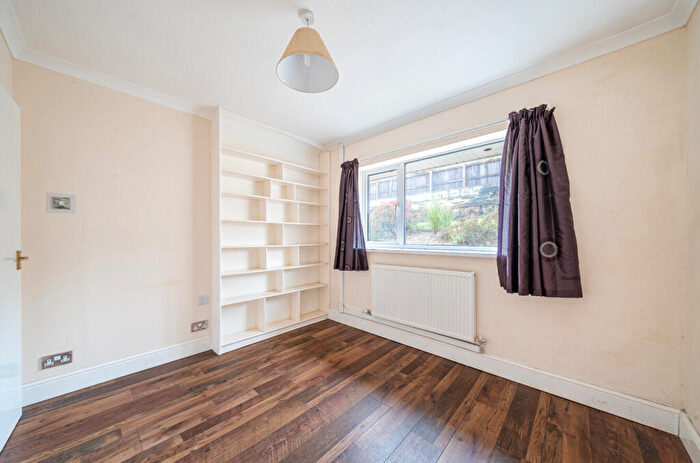 2 Bedroom Bungalow For Sale In Lime Tree Mead, Tiverton, Devon, EX16