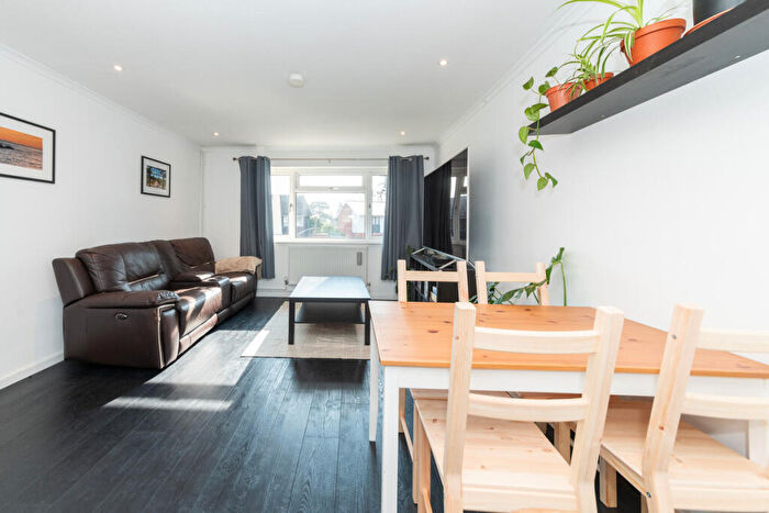 2 Bedroom Barn Conversion To Rent In Emmer Green Court, Reading, RG4