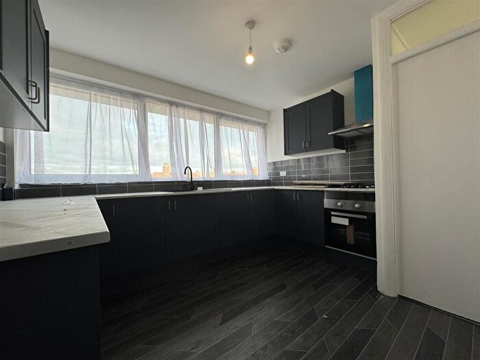 2 Bedroom Apartment To Rent In Waylands Court, Ilford, IG1