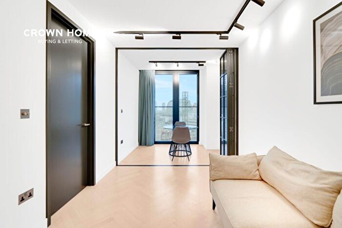 1 Bedroom Apartment To Rent In One Crown Place, Sun Street, EC2A