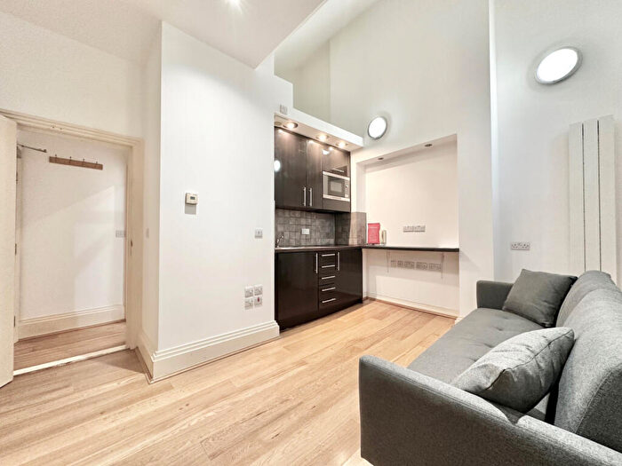 Flat To Rent In Inglewood Mansions, NW6