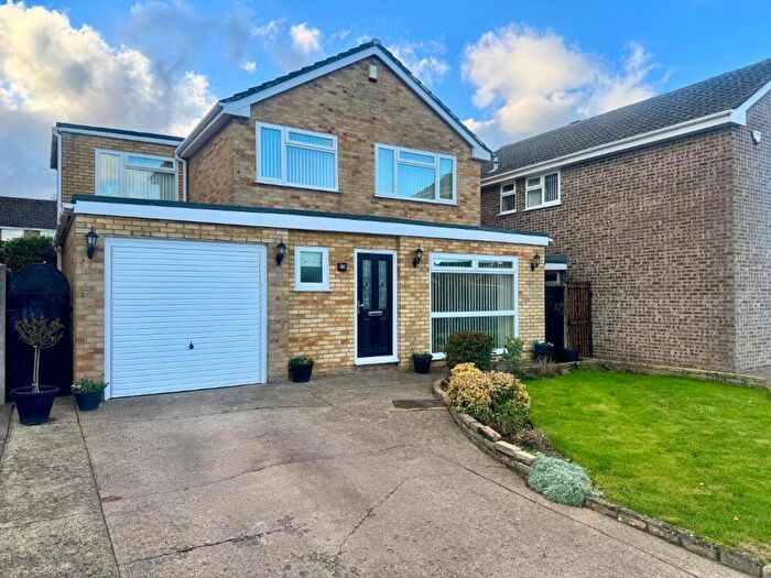 4 Bedroom Detached House For Sale In Birling Drive, Luton, LU2