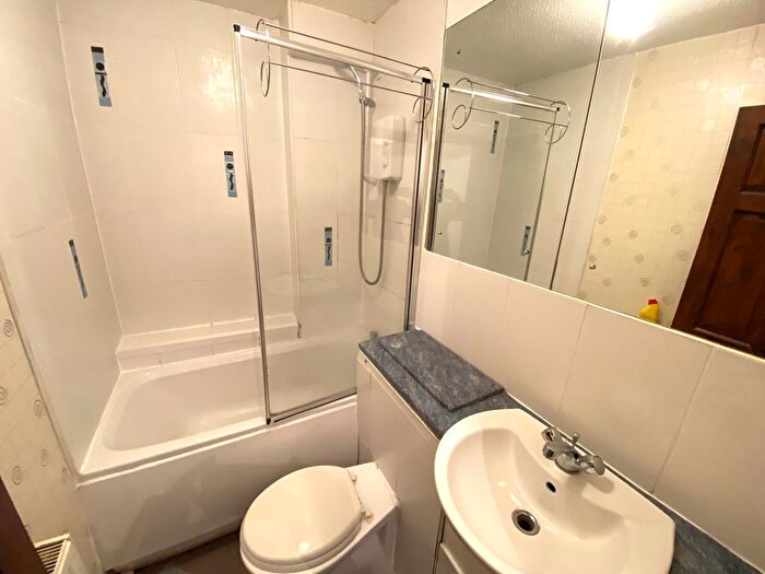 1 Bedroom Property To Rent In Brackenwood Mews, Wilmslow, SK9
