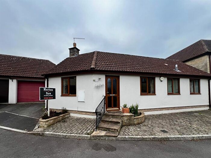 3 Bedroom Detached Bungalow For Sale In Slades Hill, Templecombe, BA8