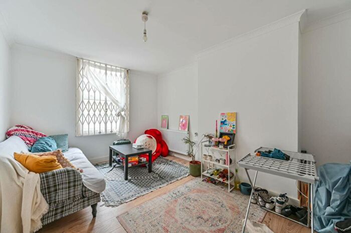 2 Bedroom Flat To Rent In Battersea Park, Battersea, London, SW11