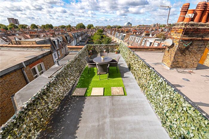 3 Bedroom Flat For Sale In Fulham Palace Road, London, W6