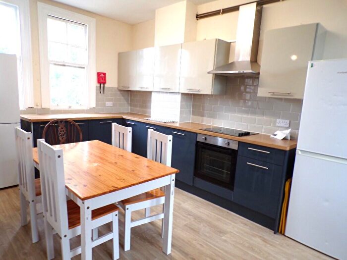 6 Bedroom Flat To Rent In Aylward Street, Portsmouth, Hampshire, PO1