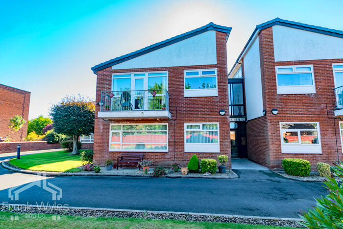 2 Bedroom Flat For Sale In St Annes Road East, Lytham St Annes, Lancashire, FY8