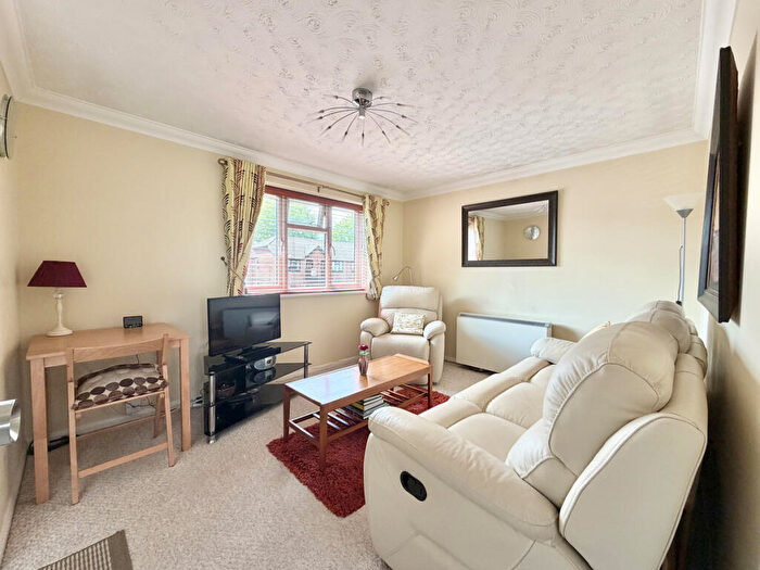 2 Bedroom Apartment For Sale In Rosemary Gardens, Poole, BH12