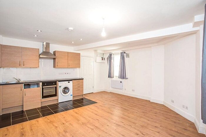 1 Bedroom Flat To Rent In St. Johns Road, Watford, Hertfordshire, WD17