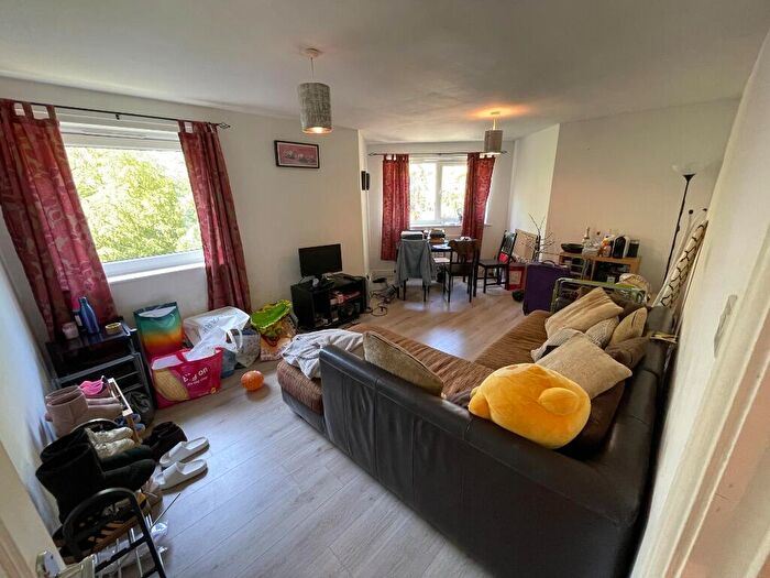 3 Bedroom Flat To Rent In Whiteoak Road, Fallowfield, Manchester, M14