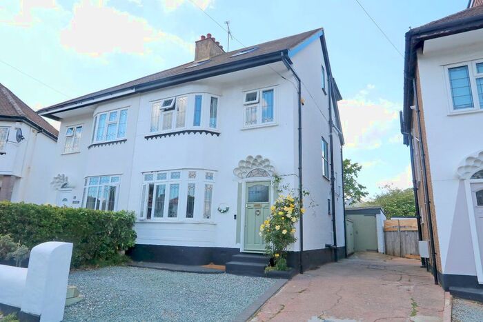 4 Bedroom Semi-Detached House To Rent In Woodcroft Close, Hadleigh, Benfleet, SS7