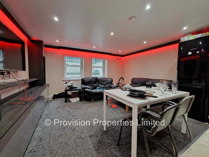 4 Bedroom Flat To Rent In North Grange Road, Hyde Park, Leeds, LS6