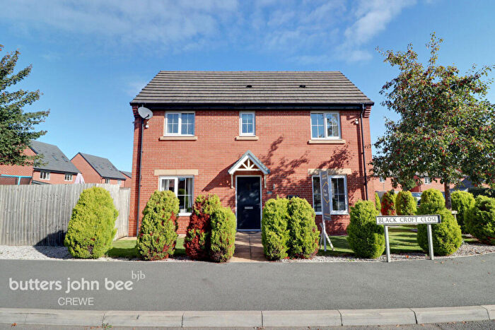 3 Bedroom Semi-Detached House For Sale In Black Croft Close, Crewe, CW2