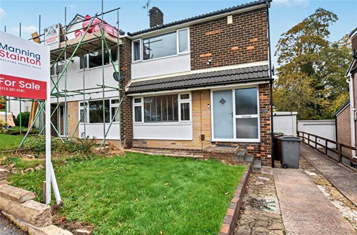 3 Bedroom Semi-Detached House For Sale In Newlay Grove, Horsforth, Leeds, LS18